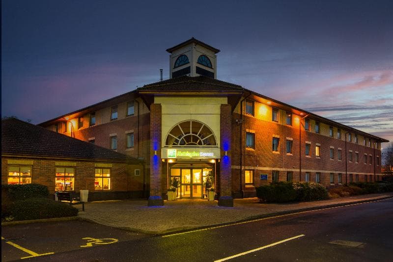 Holiday Inn Express Warwick - Stratford-Upon-Avon 4