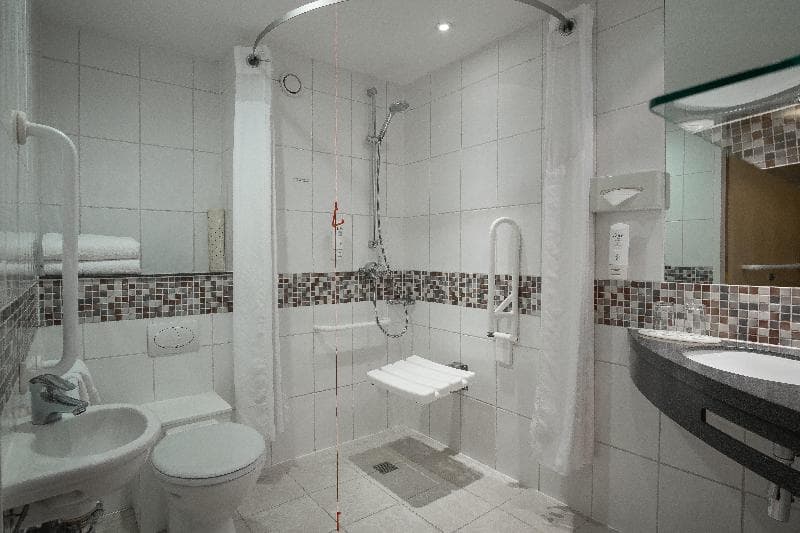 Holiday Inn London-Brentford Lock photo 1