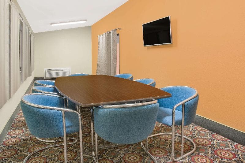 Days Inn & Suites By Wyndham Red Rock-Gallup photo 1