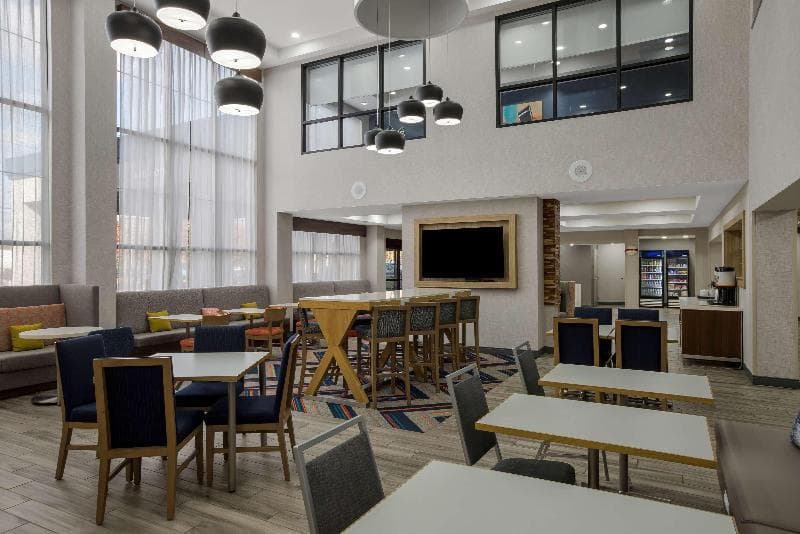 Hampton Inn @ Aviation Plaza 3