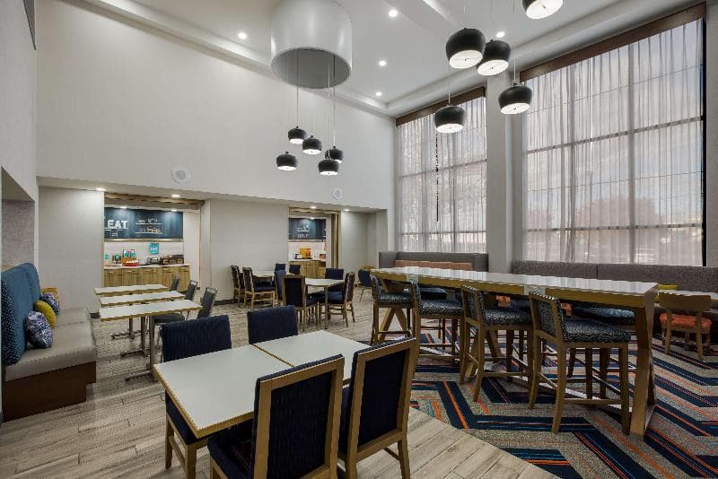 Hampton Inn @ Aviation Plaza 5