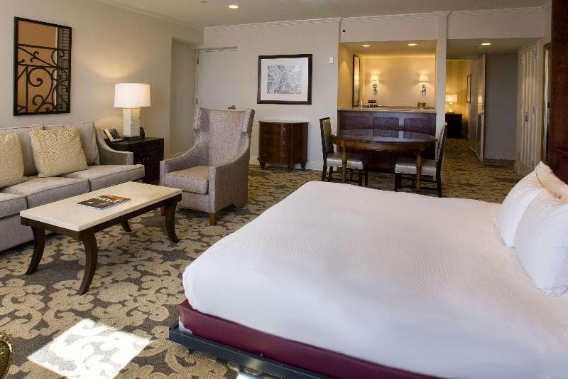 Hilton New Orleans Riverside 4