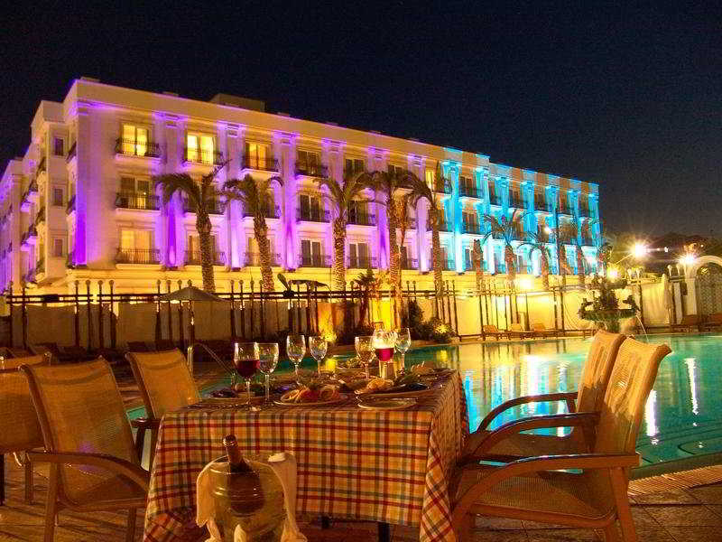 Rocks Hotel & Casino 3
