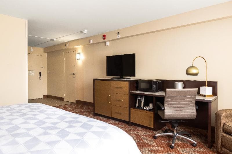 DoubleTree by Hilton Greensboro Airport 3