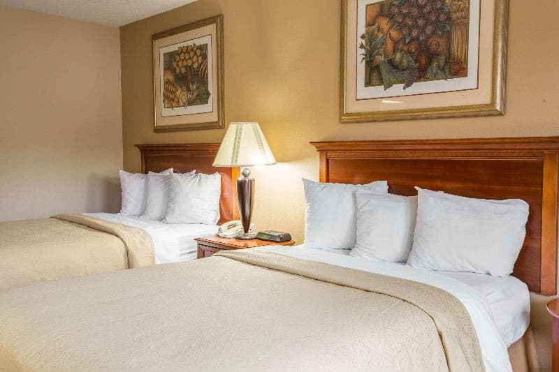 Quality Inn & Suites Hanes Mall 3