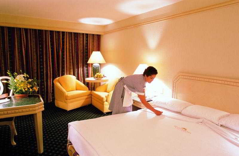 HS Hotsson Hotel León 5