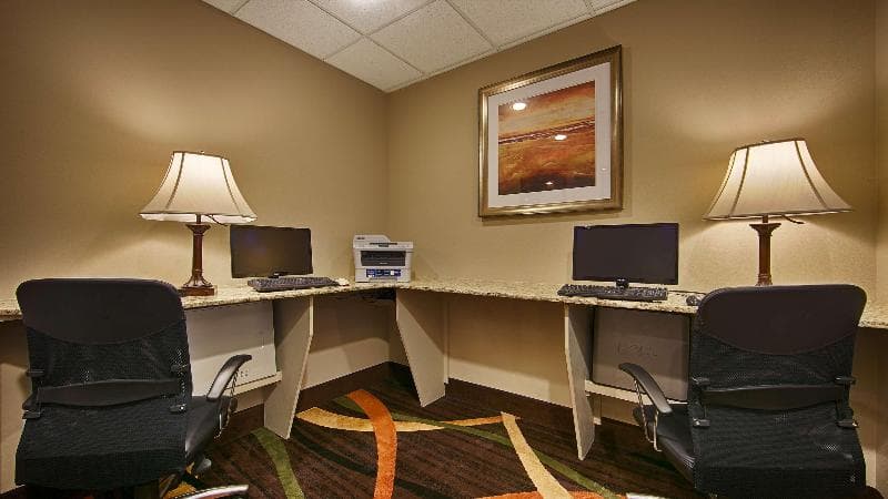 Best Western Plus Woodland Hills Hotel & Suites 1