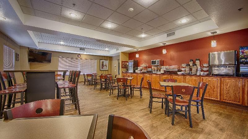 Best Western Plus Woodland Hills Hotel & Suites 3