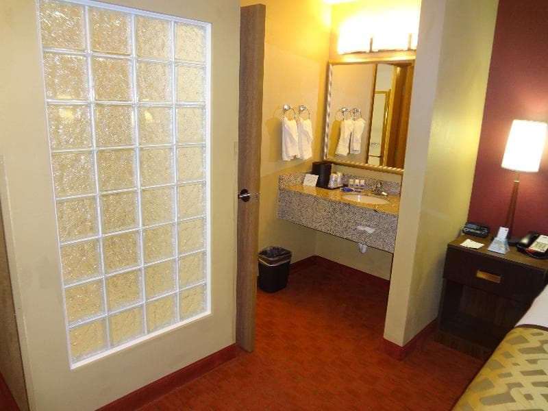 Best Western Plus Woodland Hills Hotel & Suites 5