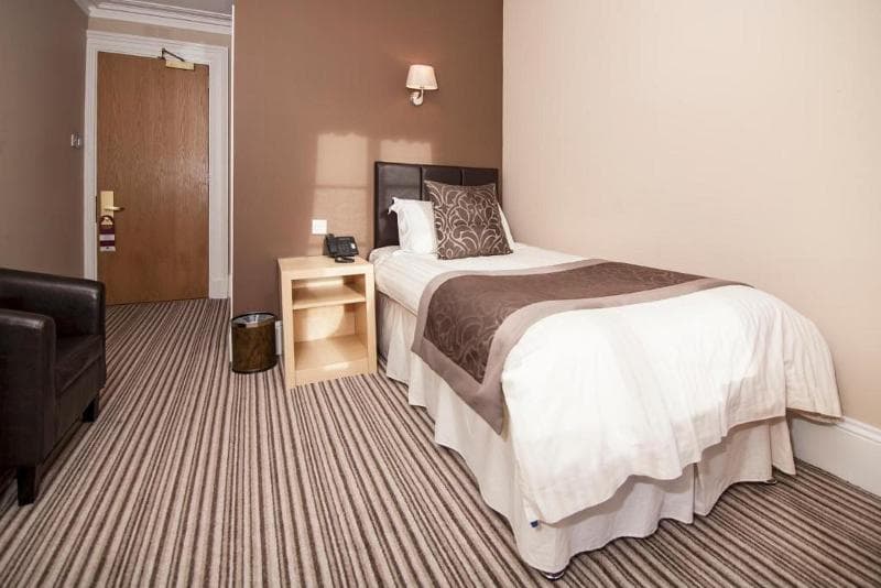 The Burnett Arms Hotel 5