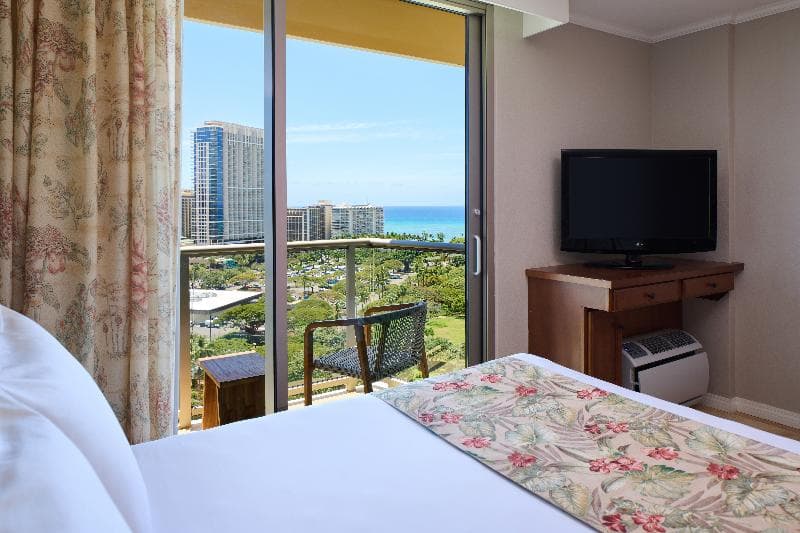 Luana Waikiki Hotel & Suites photo 1