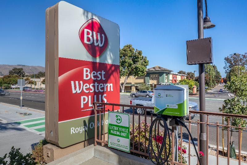 Best Western Plus Royal Oak Hotel 5