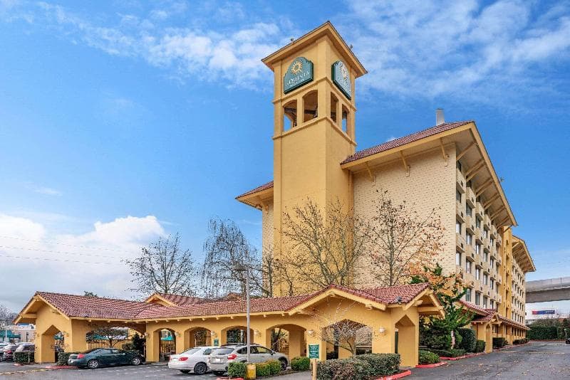 La Quinta Inn & Suites by Wyndham Seattle Sea-Tac Airport photo 1