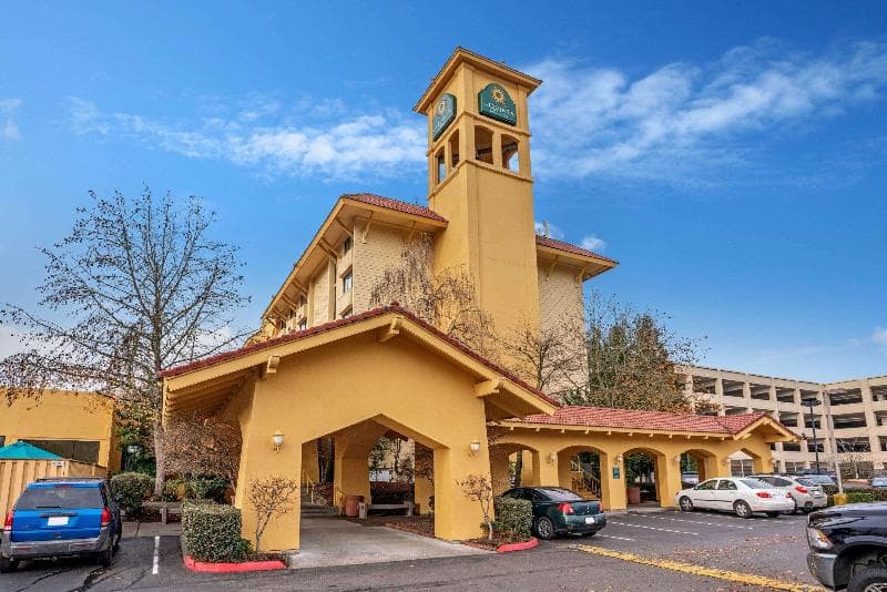 La Quinta Inn & Suites by Wyndham Seattle Sea-Tac Airport 2