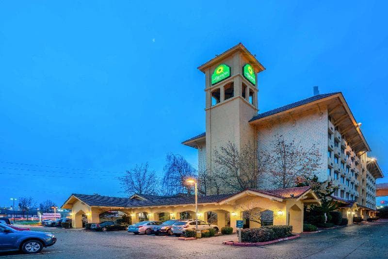 La Quinta Inn & Suites by Wyndham Seattle Sea-Tac Airport 3