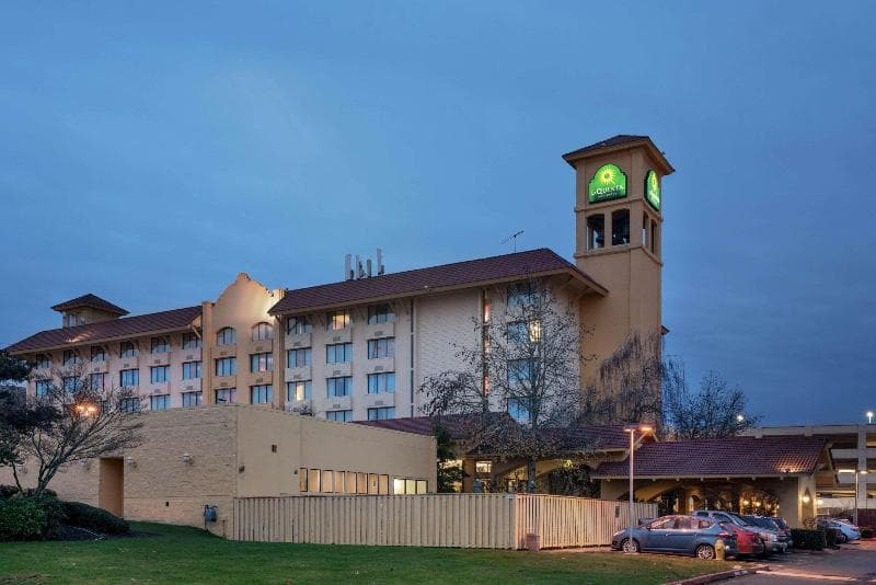 La Quinta Inn & Suites by Wyndham Seattle Sea-Tac Airport 4