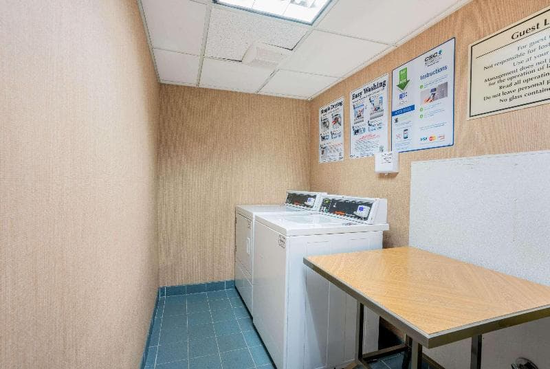 La Quinta Inn & Suites by Wyndham Seattle Sea-Tac Airport 5