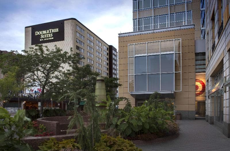 DoubleTree Suites by Hilton Hotel Minneapolis Downtown 3