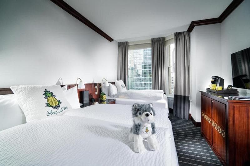 Staypineapple Chicago, An Iconic Hotel 3