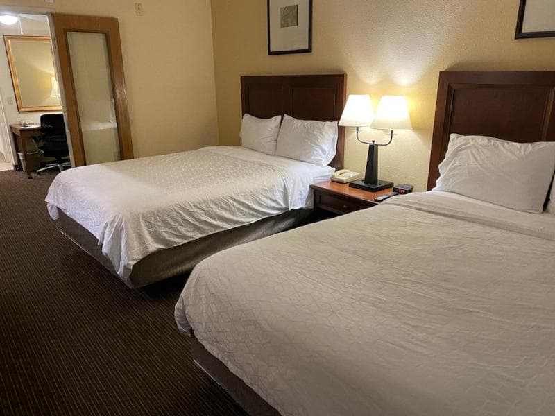 Holiday Inn Express & Suites Scottsdale - Old Town 4