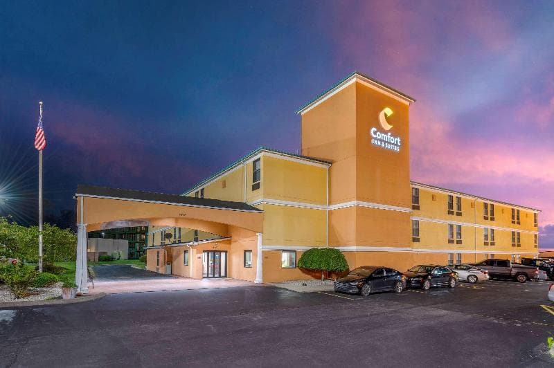 Comfort Inn & Suites Eastgate 4
