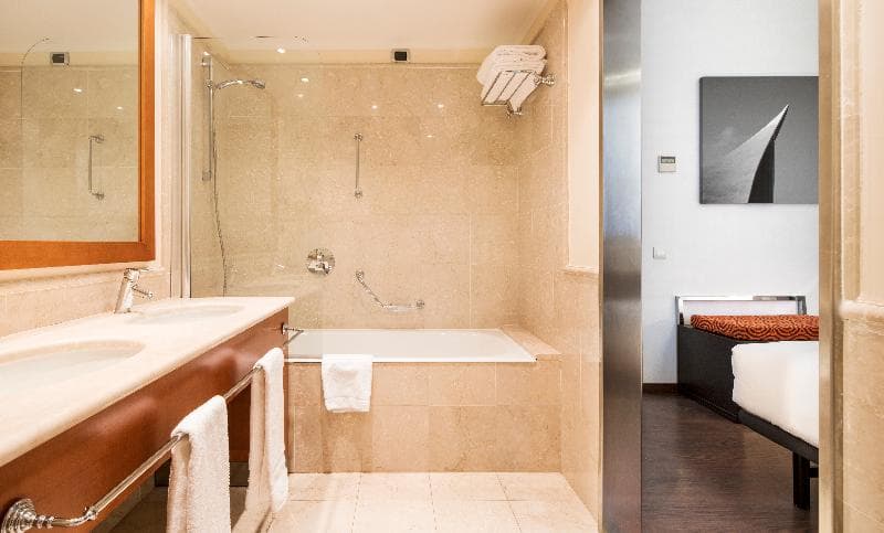 Hotel ILUNION Aqua 4 3