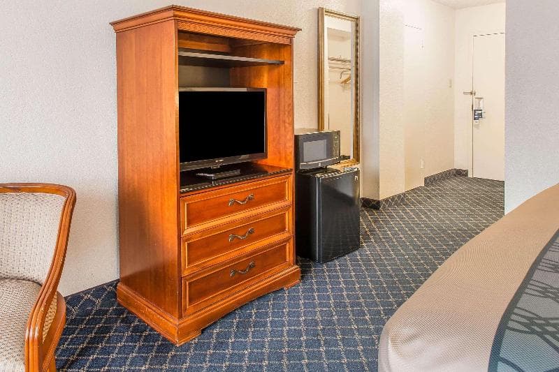 North Miami Beach Gardens Inn & Suites 2