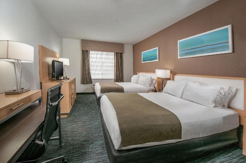 Holiday Inn Express And Suites San Antonio Rivercenter Area 4
