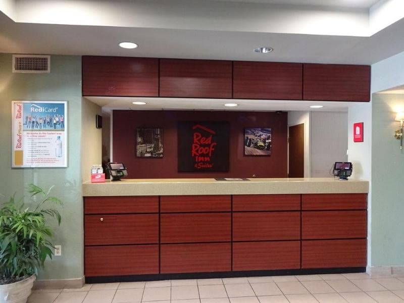 Red Roof Inn & Suites Airport 5