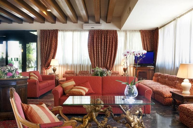 Pinewood Hotel Rome 2