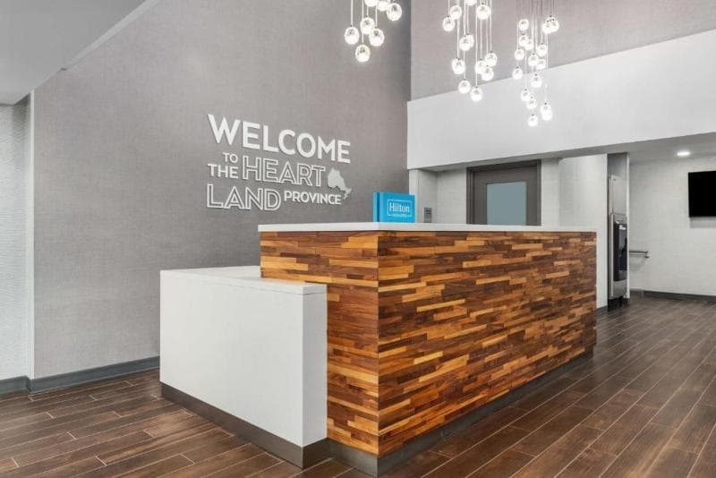 Hampton Inn & Suites by Hilton Toronto Downtown 2