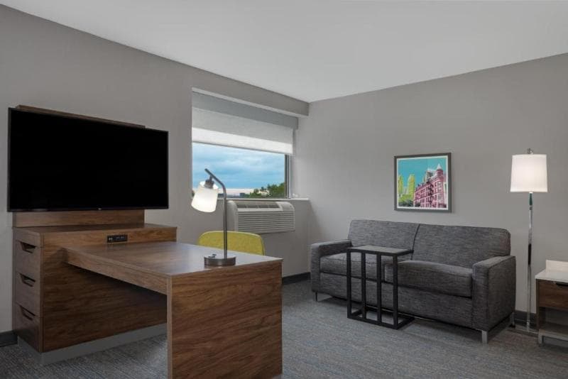 Hampton Inn & Suites by Hilton Toronto Downtown 5
