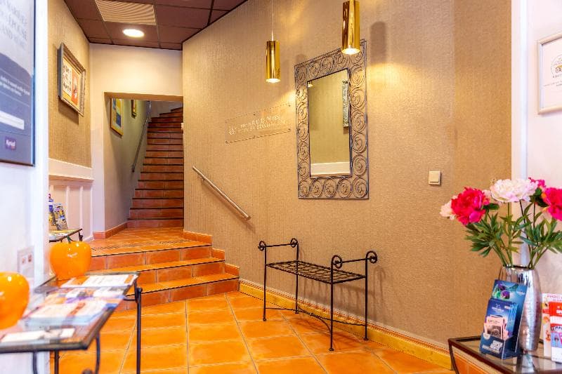Hotel Kyriad Avignon - Palais Des Papes 5