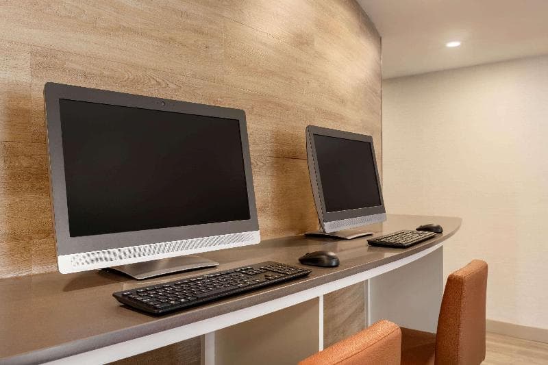 Days Inn By Wyndham Toronto West Mississauga photo 1