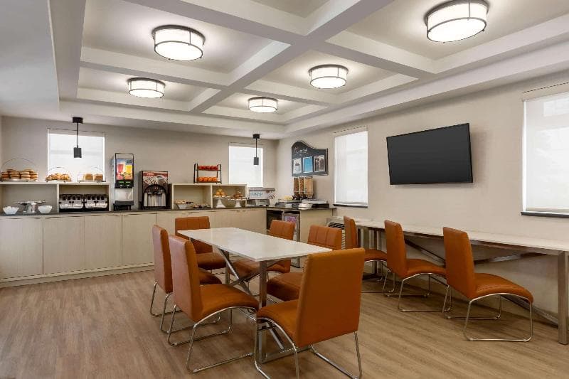 Days Inn By Wyndham Toronto West Mississauga 5