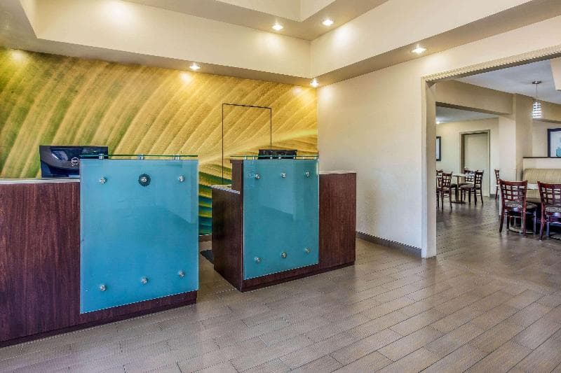 La Quinta Inn and Suites by Wyndham Carlsbad Legoland Area 5