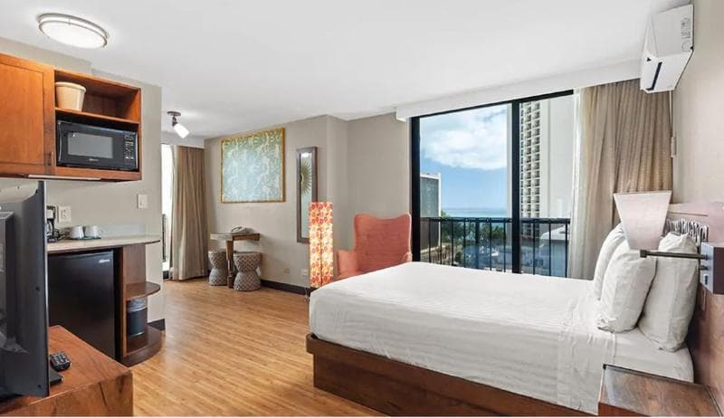 Castle Bamboo Waikiki Hotel 1
