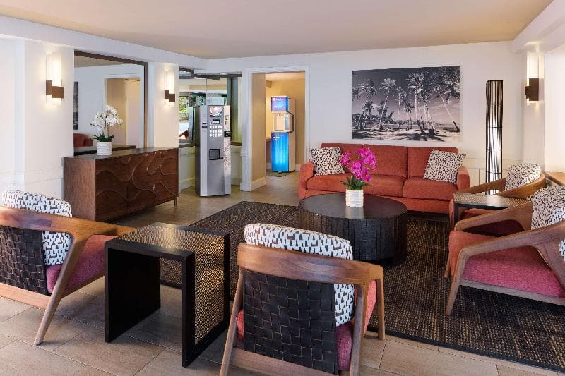 Aqua Palms Waikiki 3