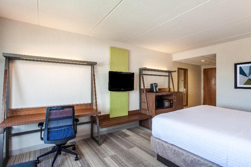 Holiday Inn Express Hauppauge-Long Island 4