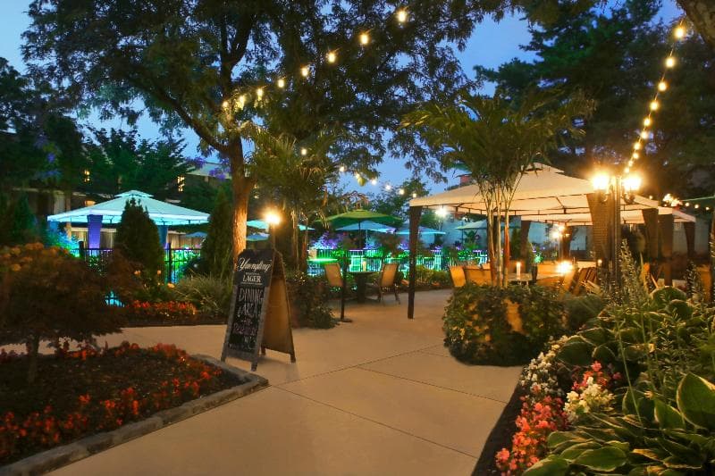 Holiday Inn Westbury - Long Island 2