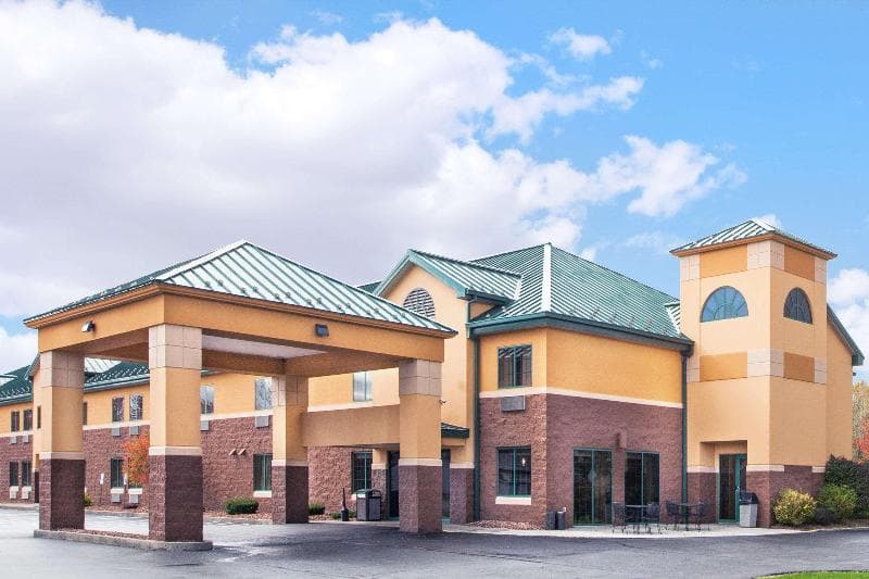 Days Inn By Wyndham Brewerton/ Syracuse Near Oneida Lake photo 1