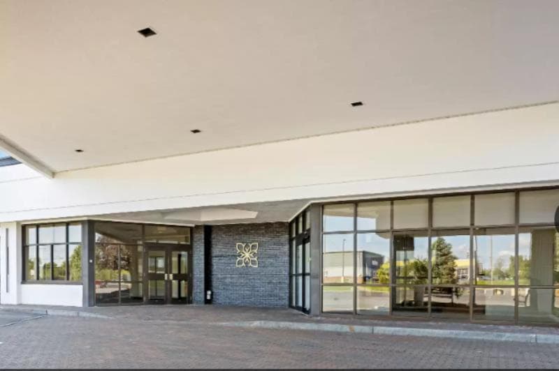 The Lux Hotel & Conference Center -Ascend Hotel 4