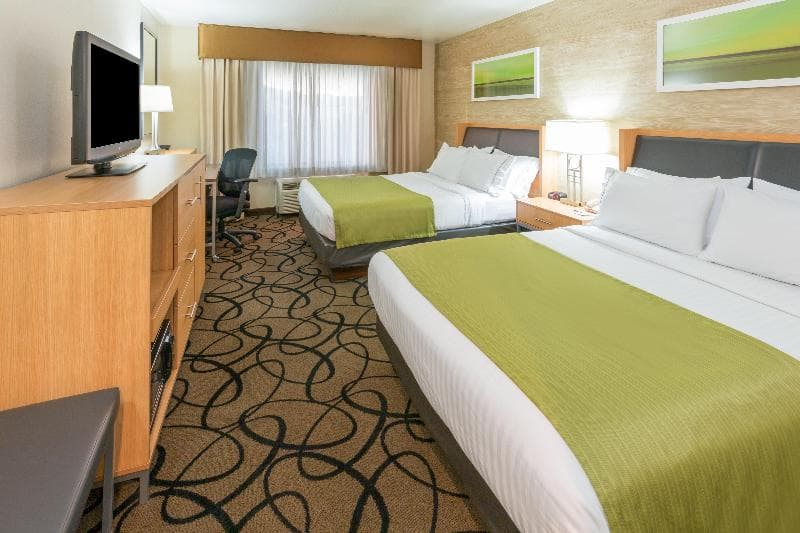 Holiday Inn Express & Suites Henderson 4