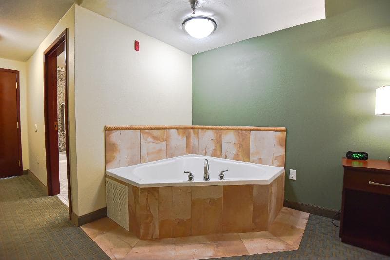 Holiday Inn Express & Suites Cocoa 5