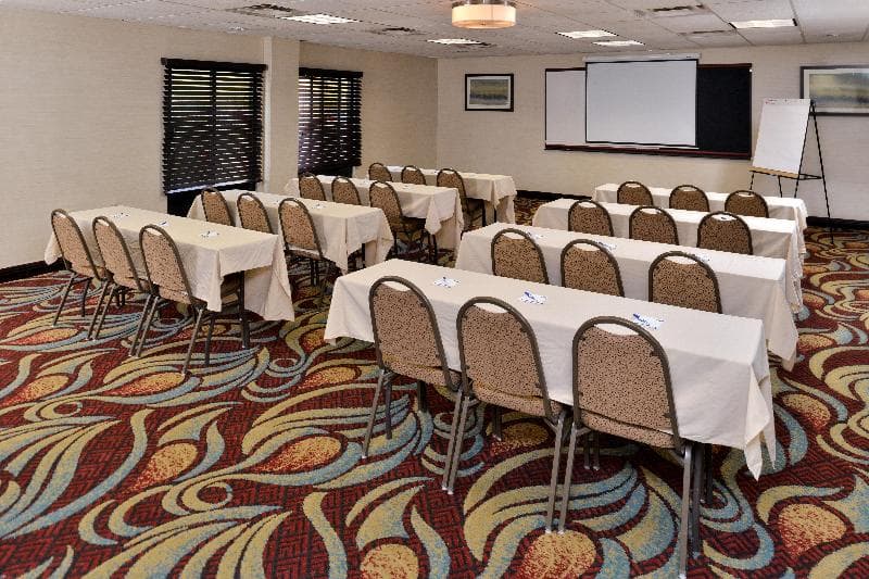 Holiday Inn Express & Suites Tampa Airport photo 1