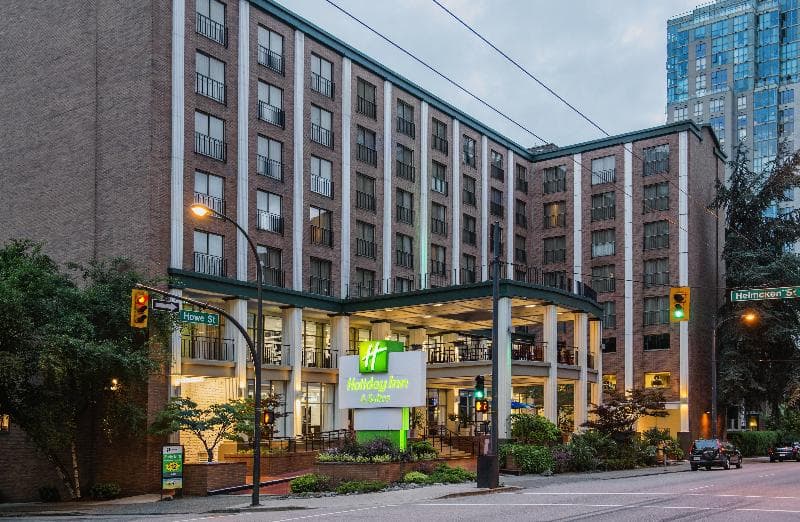 Holiday Inn & Suites Vancouver Downtown 2