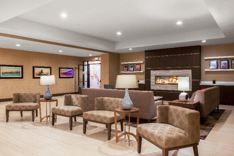 Holiday Inn La Mirada - Buena Park 5