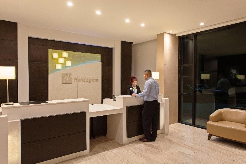 Holiday Inn Long Beach Airport 2
