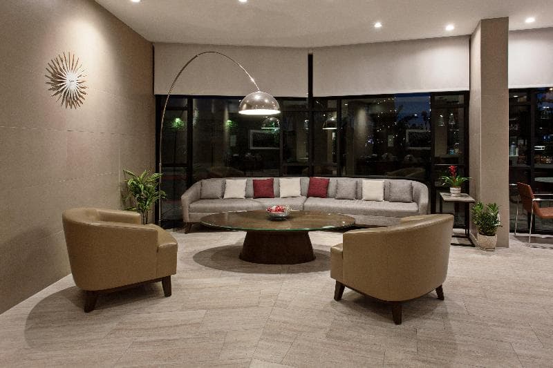 Holiday Inn Long Beach Airport 3