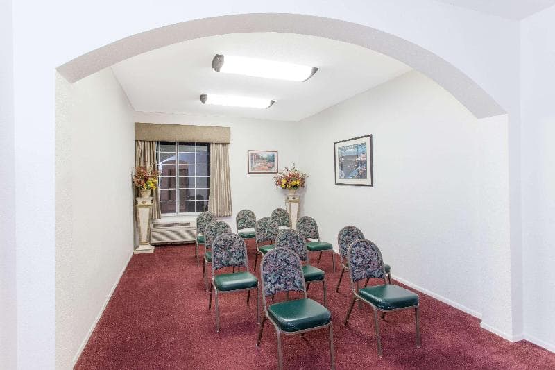 Ramada by Wyndham Fresno Northwest 2
